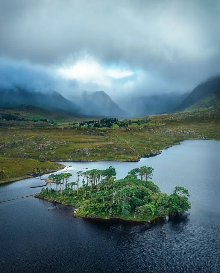 Connemara landscape near Kylemore Abbey on a private chauffeur tour